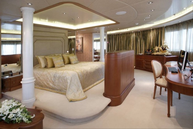 MOONLIGHT II -  Deck 4  Master Cabin